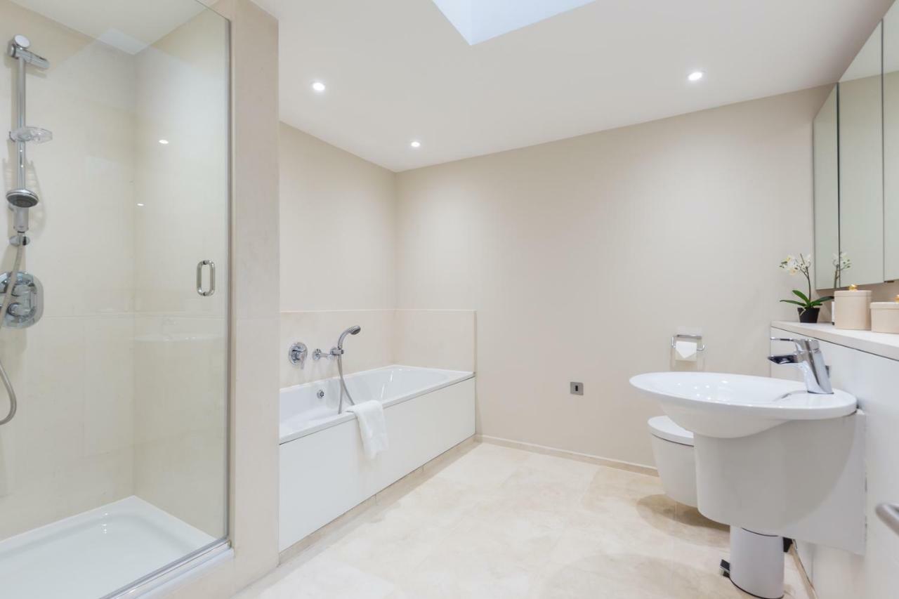 Urban Chic - Exeter Street Apartment London Ngoại thất bức ảnh